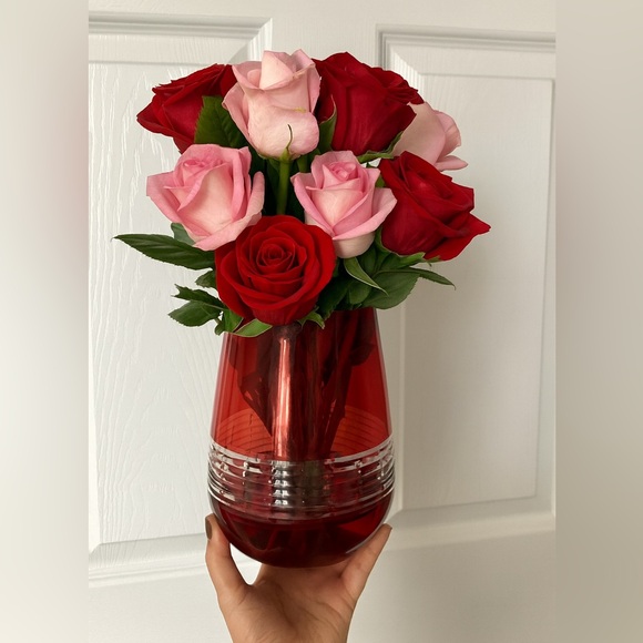 Vera Wang Vase, red glass, Valentines - Picture 1 of 4